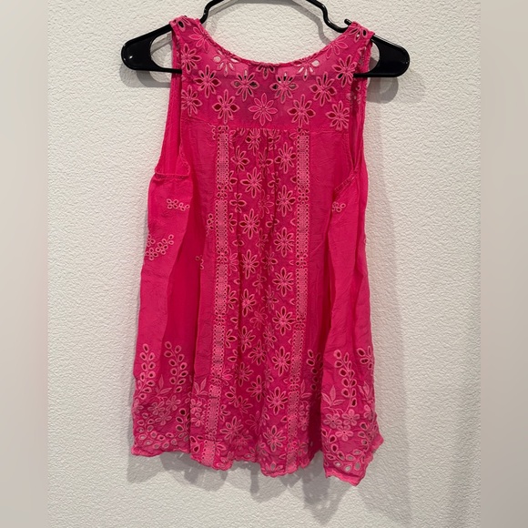 Johnny was pink tank top - Picture 5 of 6